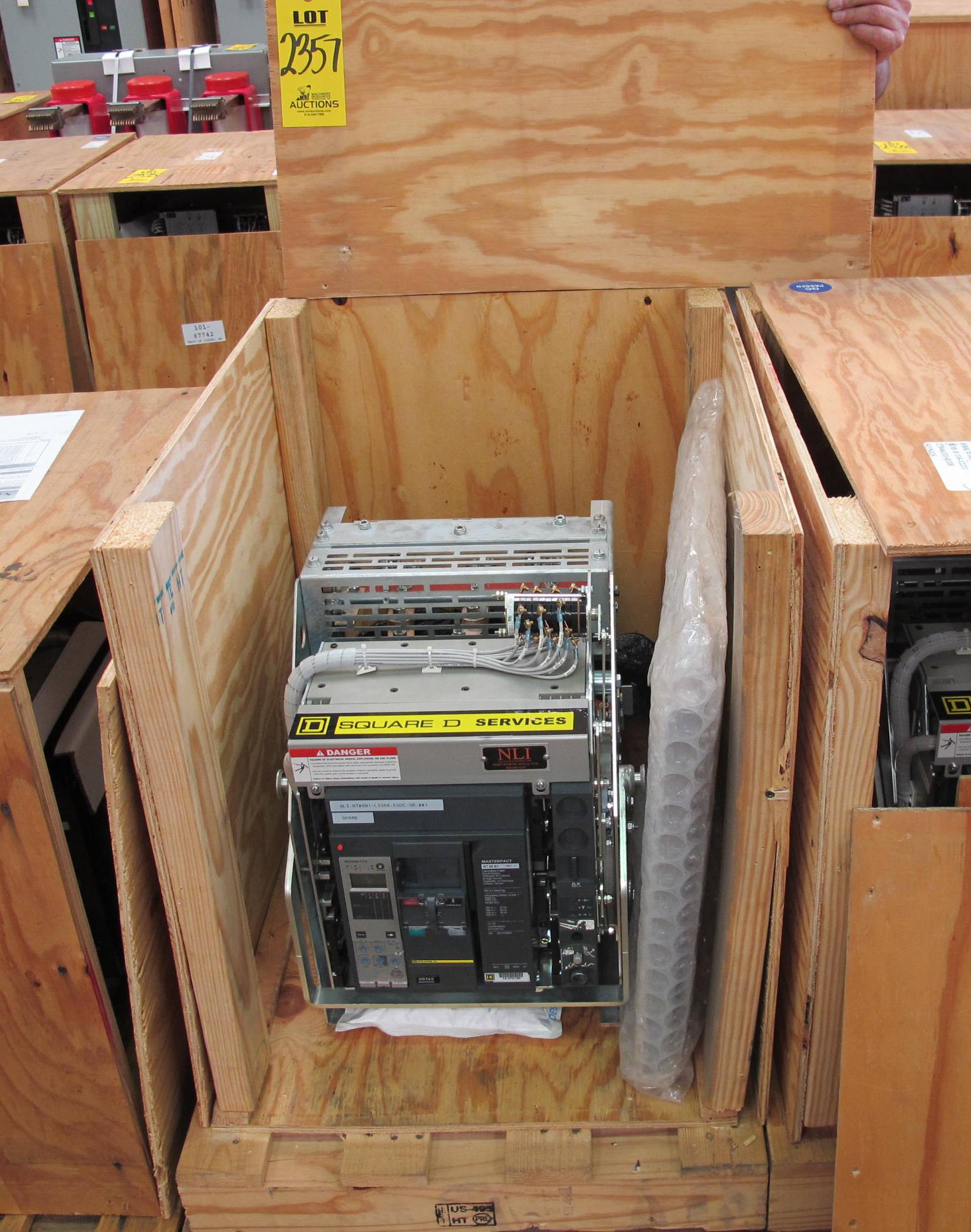 BREAKER, CIRCUIT, 600 FRAME AMP RATING, MASTERPACT NT 08N1 KIND, 3 POLE, 480 VOLT RATING SQUARE D DIRECT REPLACEMENT FOR 1E ABB K-600S INCLUDES ONE NEW 18" DOOR, MOUNTS USING EXISTING HINGES > CONTINUOUS CURRENT: 600A > INTERRUPTING RATING: 30KA @ 535 VAC > 125VDC OPERATED > MICROLOGIC TRIP UNIT 5.0A > 250A SENSOR > 250A SENSOR PLUG > 18" DOOR, PART # NLI-NT08N1-LISB8-EODC-SR-001 (W-44) LOADING & HANDLING FEE $15-